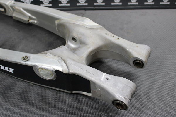 2003 YAMAHA YZ125 OEM SWINGARM SWING ARM SUSPENSION 5UN 2003 YAMAHA YZ125 OEM SWINGARM SWING ARM SUSPENSION 5UN