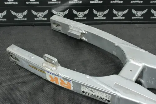 2002 YAMAHA YZ85 OEM SWINGARM SWING ARM SUSPENSION 4ES-22110-01-00