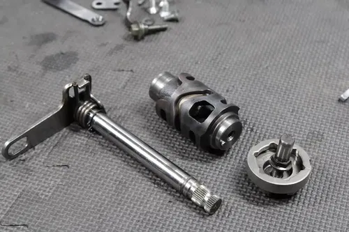 2007 SUZUKI DRZ400S OEM ENGINE TRANSMISSION TRANNY ASSEMBLY TRANS GEARS SHAFTS
