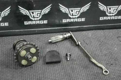 1998 1999 HONDA CR125R OEM ENGINE POWERVALVE EXHUAST VALVE LINKAGE GOVERNOR NICE