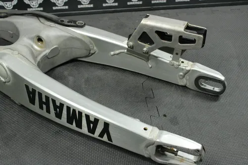 2004 YAMAHA YZ450F OEM SWINGARM SWING ARM SUSPENSION 5UN-22110-00-00 GOOD!