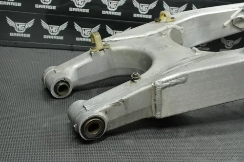 2000 HONDA CR125R OEM SWINGARM SWING ARM SUSPENSION 52200-KZ4-J30