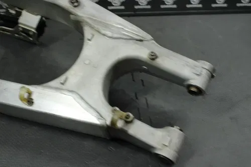 2000 HONDA CR125R OEM SWINGARM SWING ARM SUSPENSION 52200-KZ4-J30