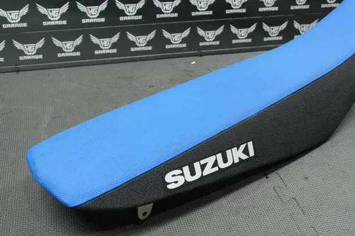 2018 SUZUKI RMZ250 OEM SEAT SADDLE CUSHION COVER 45100-49H10-BJD NICE!