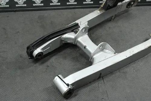 2005 04-06 KAWASAKI KLX125 OEM SWINGARM SWING ARM SUSPENSION 33001-S001-530