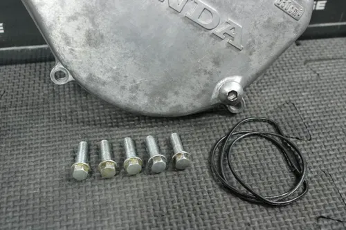 2005 HONDA CR125R OEM ENGINE MOTOR OUTER SIDE CLUTCH COVER 11342-KZ4-A90
