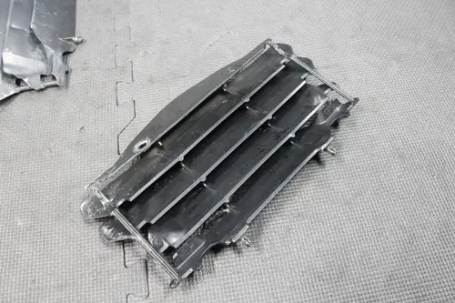 2005 HONDA CRF250R 04-09 OEM RADIATOR GUARD SHELID 19033-KRN-000;19033-KRN-010
