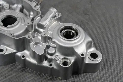 2003 KAWASAKI KX250 OEM LEFT ENGINE MOTOR CRANKCASE CRANK CASES BLOCK