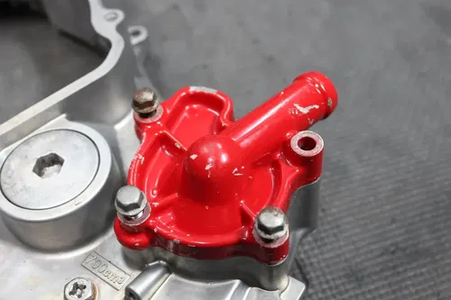 2005 HONDA CRF250R 05-06 ENGINE MOTOR INNER CLUTCH COVER WATER PUMP