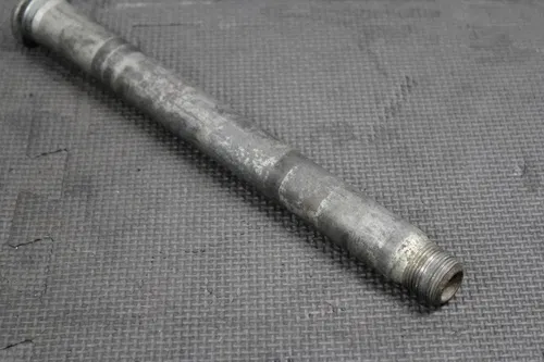 2006 HONDA CRF450R OEM REAR AXLE BACK WHEEL RIM PIVOT BOLT AXEL 42301-KZ4-J40
