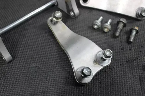 2010 YAMAHA YZ450F OEM ENGINE MOTOR MOUNT STAY BRACKETS 50403-MEB-770