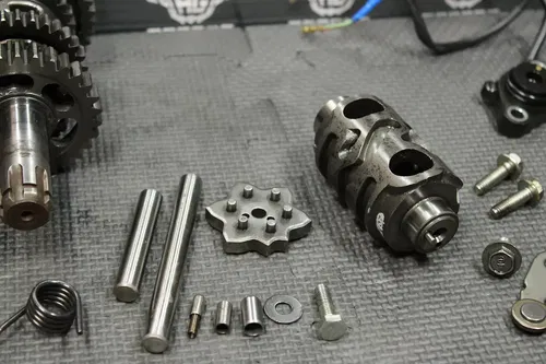 2016 HONDA CRF150F OEM ENGINE TRANSMISSION GEARS SHIFT FORKS SHAFT