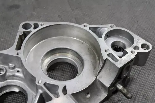 1999 2000 SUZUKI RM250 OEM RIGHT ENGINE MOTOR CRANKCASE CRANK CASES BLOCK