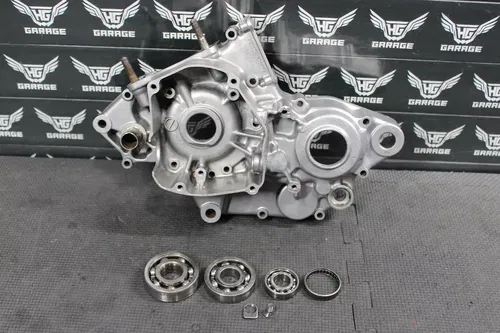 1999 SUZUKI RM125 OEM LEFT ENGINE MOTOR CRANKCASE CRANK CASE BOTTOM END
