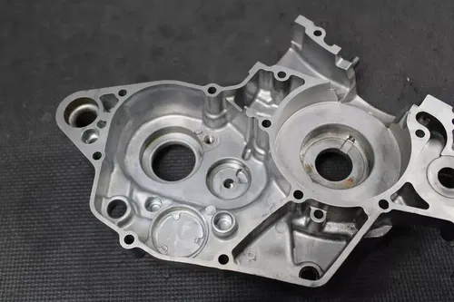 1999 SUZUKI RM125 OEM LEFT ENGINE MOTOR CRANKCASE CRANK CASE BOTTOM END