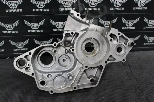 1999 SUZUKI RM125 OEM LEFT ENGINE MOTOR CRANKCASE CRANK CASE BOTTOM END