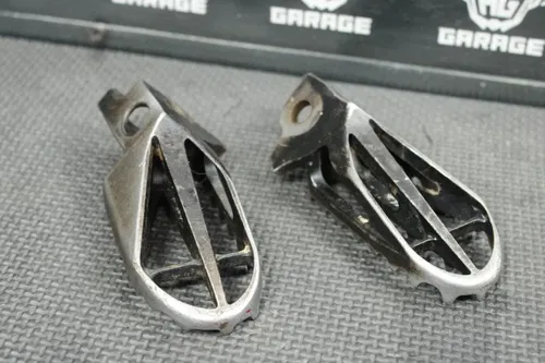 2004 HONDA CRF450R OEM FOOT PEGS PEDALS FRAME STAND HARDWARE BRACKETS