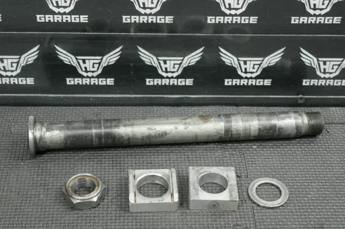 2006 HONDA CRF450R OEM REAR AXLE BACK WHEEL RIM PIVOT BOLT AXEL 42301-KZ4-J40