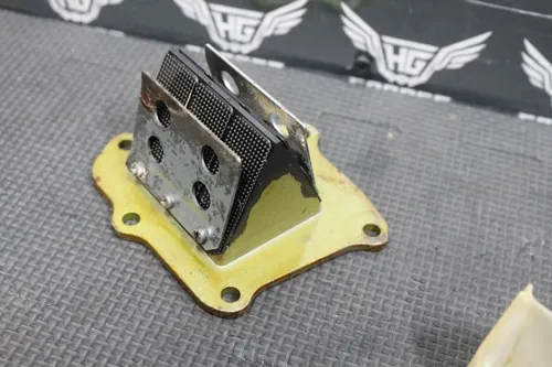 2005 HONDA CR125R 05-07 OEM INTAKE REED BLOCK ASSEMBLY 14100-KSR-731