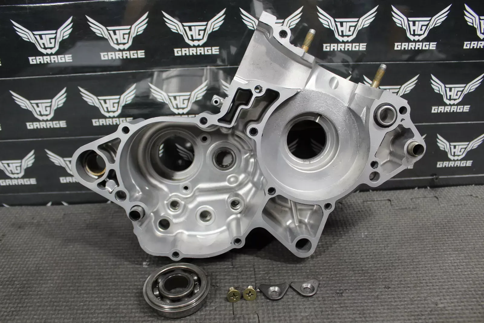 1998 YAMAHA YZ125 OEM LEFT ENGINE MOTOR CRANKCASE CRANK CASE BLOCK 5DH-15111-00