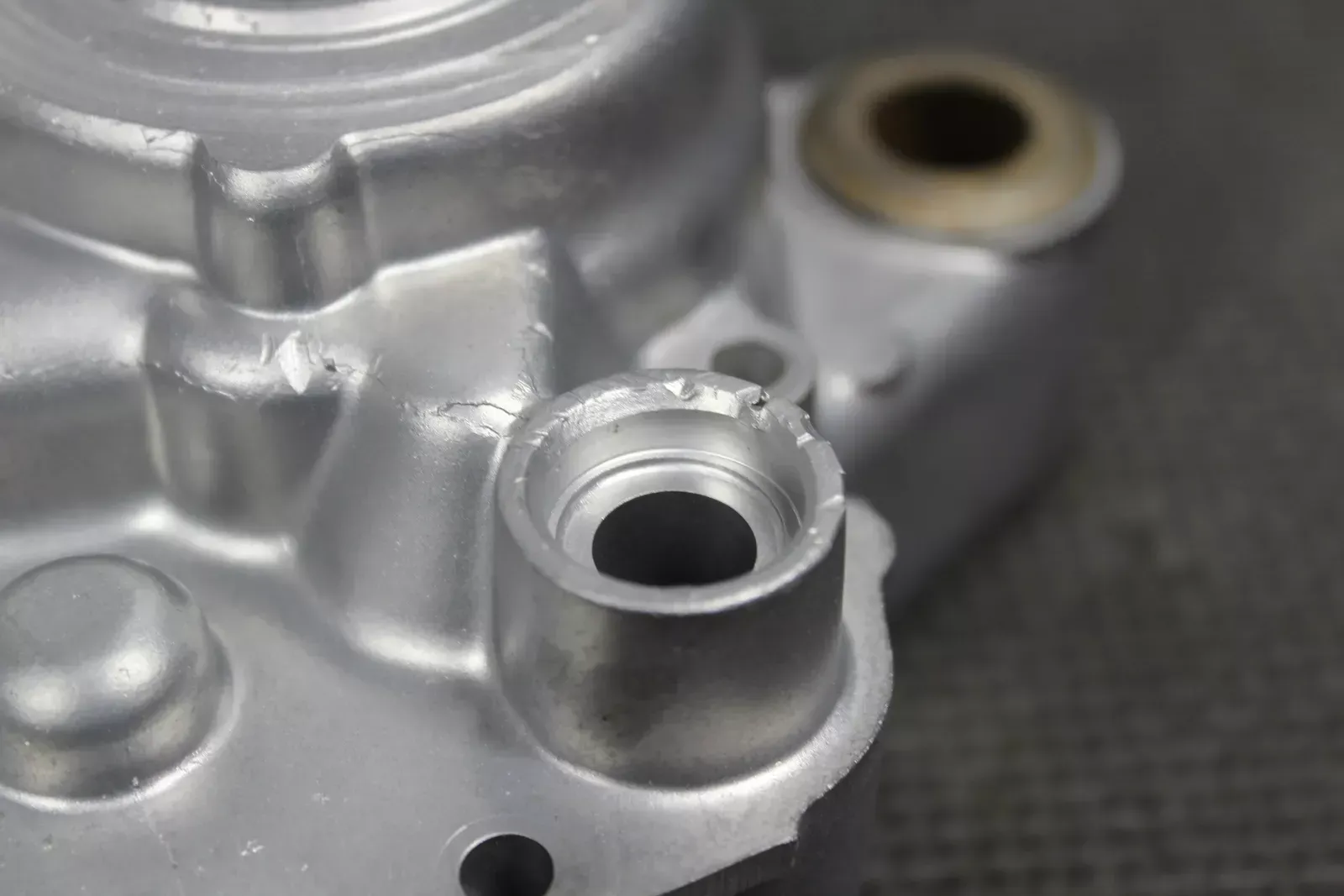 1998 YAMAHA YZ125 OEM LEFT ENGINE MOTOR CRANKCASE CRANK CASE BLOCK 5DH-15111-00