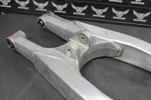 2001 HONDA 00-01 CR125R OEM SWINGARM SWING ARM SUSPENSION READ DESC!