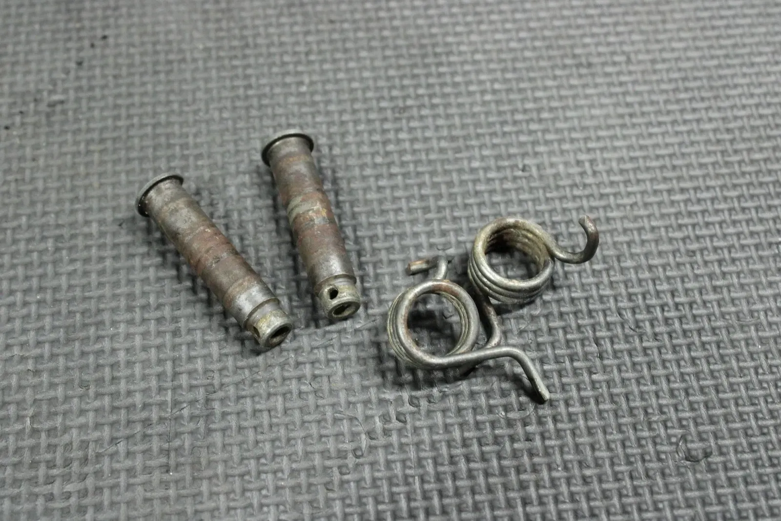 2004 HONDA OEM FOOT PEGS PEDALS FRAME STAND FOOTPEG PEDAL FOOTREST 50616-MEN-670