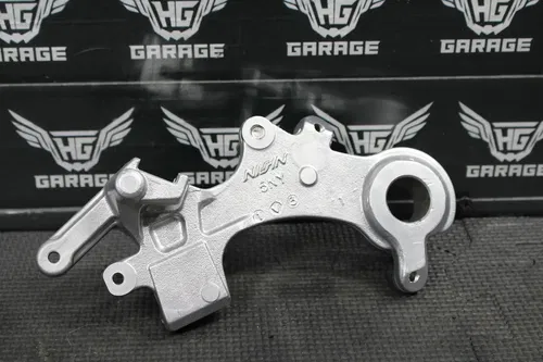 2002 YAMAHA OEM YZ125 REAR BRAKE CALIPER HANGER MOUNT BRACKET 5NY-2580W-00-00