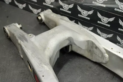 1996 HONDA CR125R CR250R OEM SWINGARM SWING ARM SUSPENSION 52100-KZ4-A10
