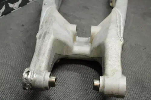 1996 HONDA CR125R CR250R OEM SWINGARM SWING ARM SUSPENSION 52100-KZ4-A10