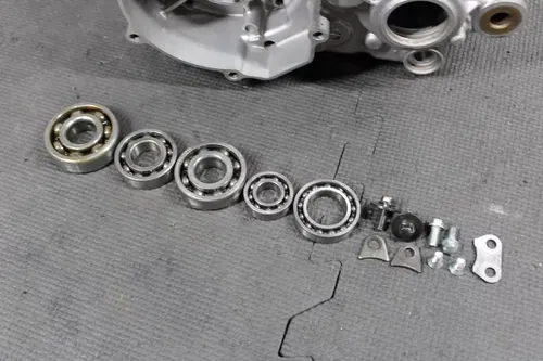 2005 KAWASAKI 01-05 KX100 KX85 OEM LEFT RIGHT ENGINE MOTOR CRANKCASE CRANK CASES