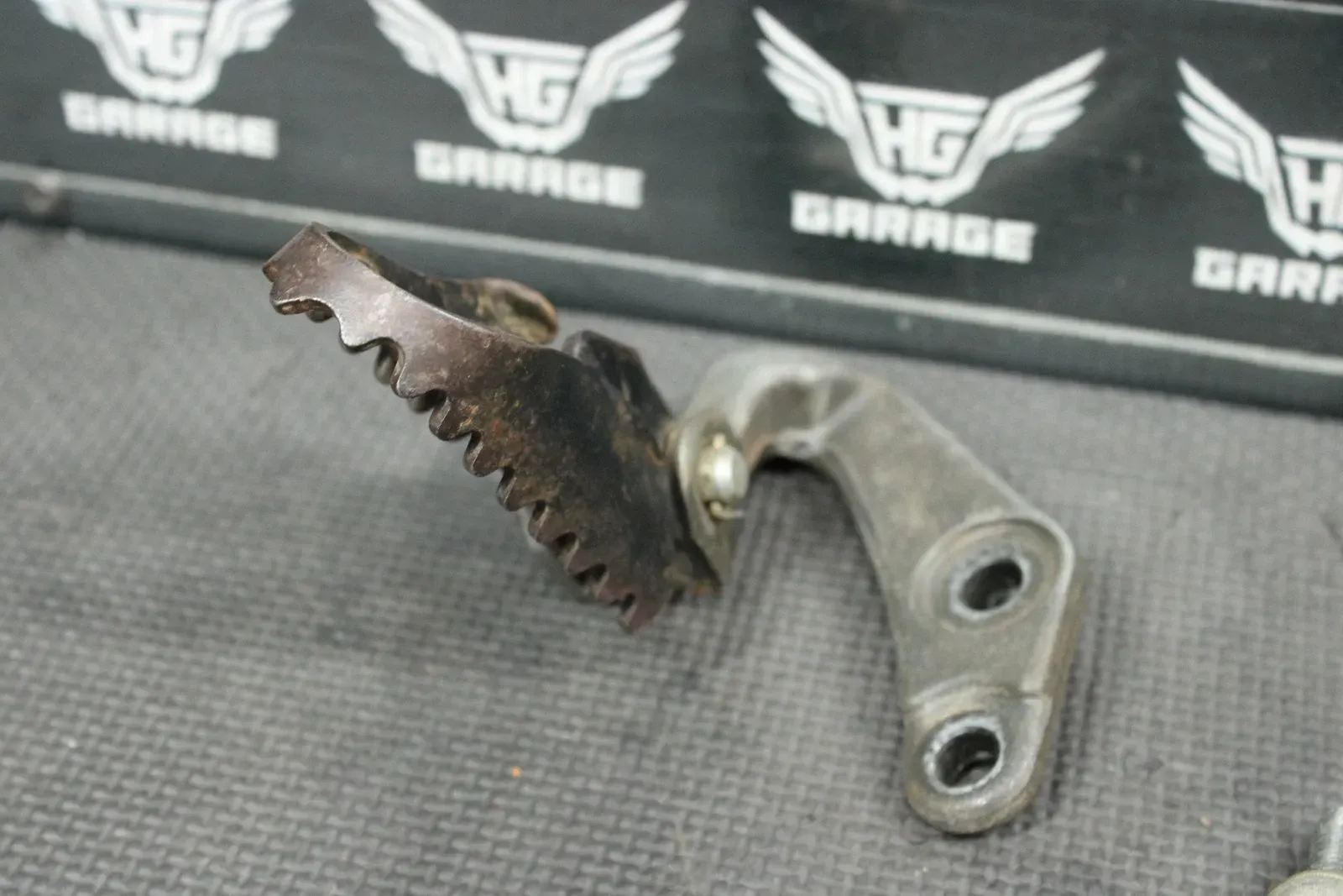 2005 KAWASAKI 03-06 KLX125 OEM FOOT PEGS PEDALS FRAME STAND FOOTPEG PEDAL