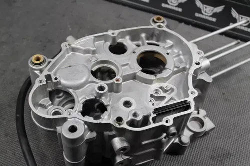 2000 YAMAHA TTR90 OEM LEFT RIGHT ENGINE MOTOR CRANKCASE CRANK CASES BLOCK