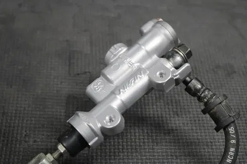 2006 05-07 HONDA CRF450R OEM NISSIN REAR BACK BRAKE CALIPER MASTER CYLINDER LEVE