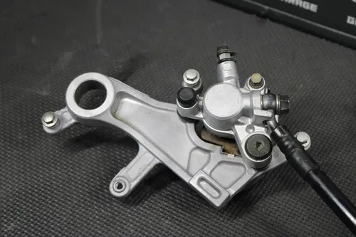2006 05-07 HONDA CRF450R OEM NISSIN REAR BACK BRAKE CALIPER MASTER CYLINDER LEVE