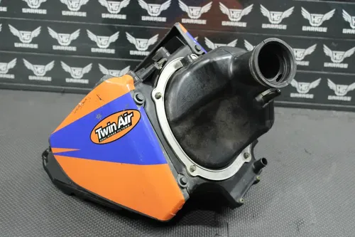 2002 YAMAHA WR250F OEM AIRBOX INTAKE AIR CLEANER CASE AIRBOX COMPLETE