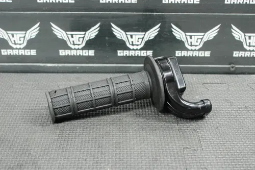 2004 YAMAHA YZ450F OEM RIGHT THROTTLE GRIP HANDLE BAR 5BE-26240-00-00 5BE-26281