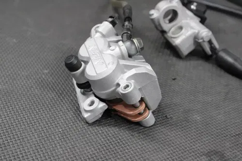 2009 KAWASAKI KX250F OEM NISSIN FRONT BRAKE CALIPER MASTER CYLINDER COMPLETE