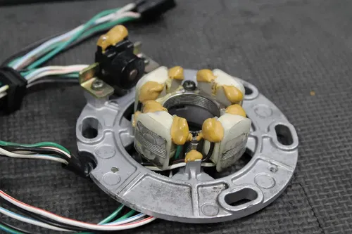 2001 YAMAHA 99-01 YZ250 STATOR MAGNETO GENERATOR ALTERNATOR 5CU-85560-10-00
