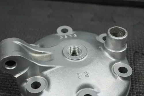 1992 SUZUKI RM250 MODEL N ENGINE MOTOR CYLINDER HEAD 11111-28C30 READ DESC!