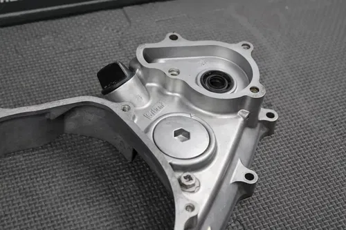 2002 HONDA CRF450R OEM ENGINE MOTOR INNER CLUTCH COVER 11351-MEB-670