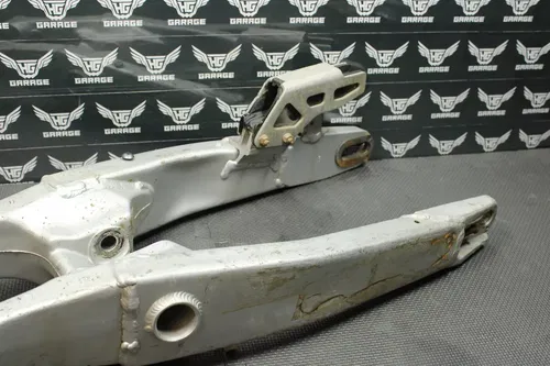 1996 YAMAHA YZ125 OEM SWINGARM SWING ARM SUSPENSION 4SS-22110-01-00