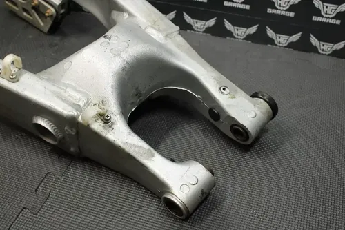 1996 YAMAHA YZ125 OEM SWINGARM SWING ARM SUSPENSION 4SS-22110-01-00