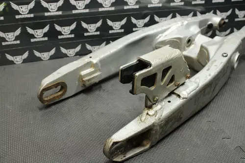 1996 YAMAHA YZ125 OEM SWINGARM SWING ARM SUSPENSION 4SS-22110-01-00