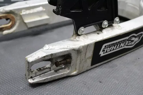 1999 SUZUKI 96-00 RM125 RM250 OEM SWINGARM SWING ARM SUSPENSION 61000-37E10