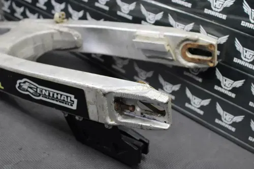 1999 SUZUKI 96-00 RM125 RM250 OEM SWINGARM SWING ARM SUSPENSION 61000-37E10