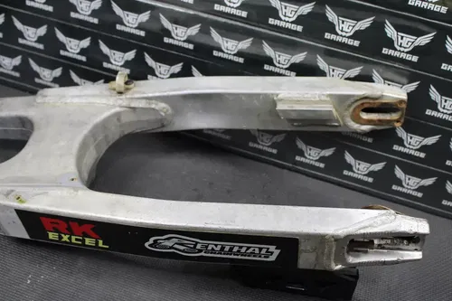 1999 SUZUKI 96-00 RM125 RM250 OEM SWINGARM SWING ARM SUSPENSION 61000-37E10