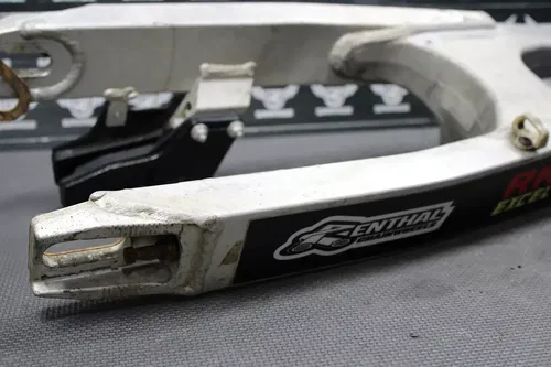 1999 SUZUKI 96-00 RM125 RM250 OEM SWINGARM SWING ARM SUSPENSION 61000-37E10