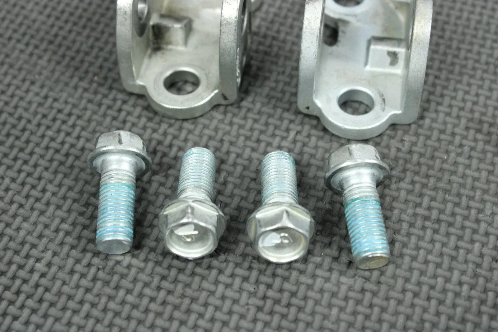 2018 SUZUKI RMZ250 OEM FOOT PEGS PEDALS FRAME STAND FOOTPEG PEDAL MINT!