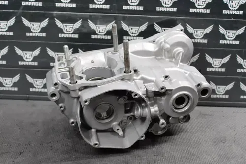 2002 SUZUKI RM250 OEM LEFT RIGHT ENGINE MOTOR CRANKCASE CRANK CASES 11300-37863